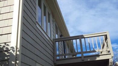 15 Lake Pl N in Danbury, CT - Building Photo - Building Photo