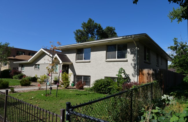 1645 Beeler St in Aurora, CO - Foto de edificio - Building Photo