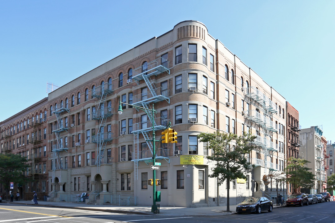 Northpoint Towers in New York, NY - Building Photo