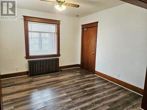 5055 Fourth Ave in Niagara Falls, ON - Building Photo - Building Photo