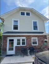 25 Auburn Ave in Bay Shore, NY - Building Photo