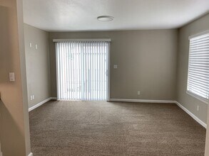 10801 Foothill Blvd in Oakland, CA - Building Photo - Building Photo
