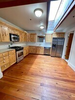 1033 NW Bond St in Bend, OR - Building Photo