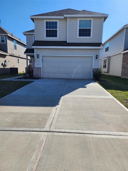 5038 Yello Ginko Trl in Spring, TX - Building Photo