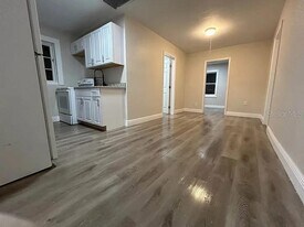 725 16th Ave NW in Largo, FL - Building Photo