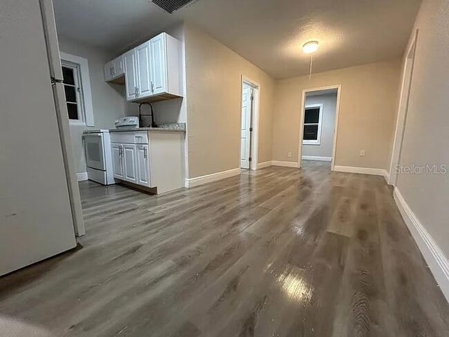 property at 725 16th Ave NW