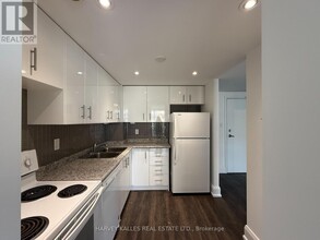 55-2055 Charles St W in Toronto, ON - Building Photo - Building Photo