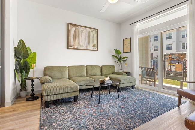 1301 Leah Ave