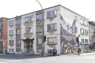 110 rue Rachel in Montréal, QC - Building Photo
