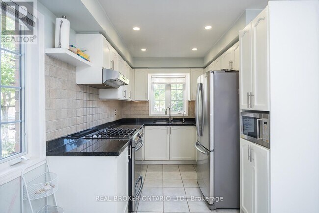 1508 Pinecliff Rd in Oakville, ON - Building Photo - Building Photo