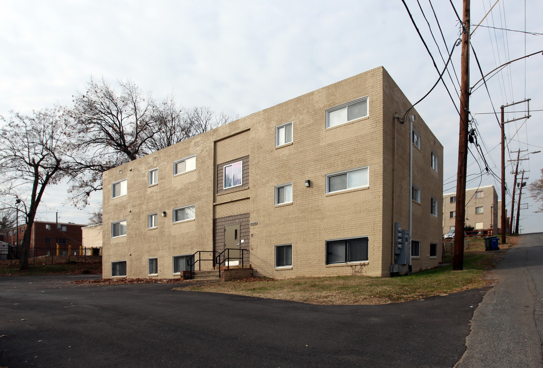 5055 B St SE in Washington, DC - Building Photo