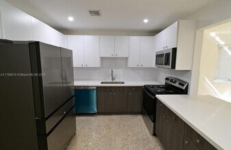 11011 SW 79th Ave in Pinecrest, FL - Building Photo - Building Photo