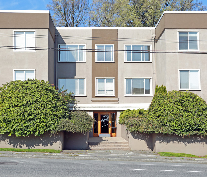 Oakville Apartments in Vancouver, BC - Building Photo