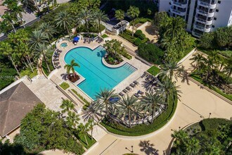 21205 NE 37th Ave in Aventura, FL - Building Photo - Building Photo