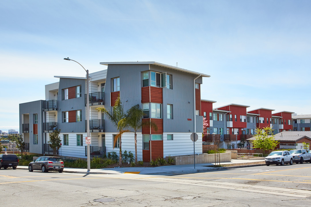 Zinnia in Signal Hill, CA - Building Photo