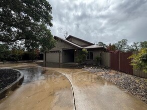 21967 Klamath River Pl in Cottonwood, CA - Building Photo - Building Photo