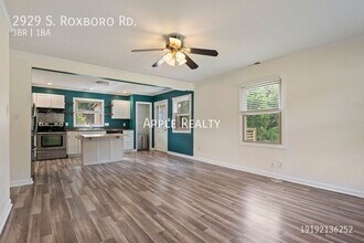 2929 S Roxboro St in Durham, NC - Foto de edificio - Building Photo