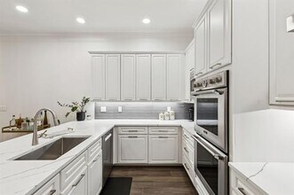 6605 Bandera Ave in Dallas, TX - Building Photo - Building Photo