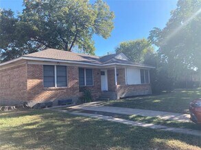 2405 Highwood Dr in Dallas, TX - Building Photo - Building Photo