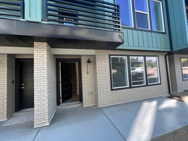 property at 119 E Abbeville Ct
