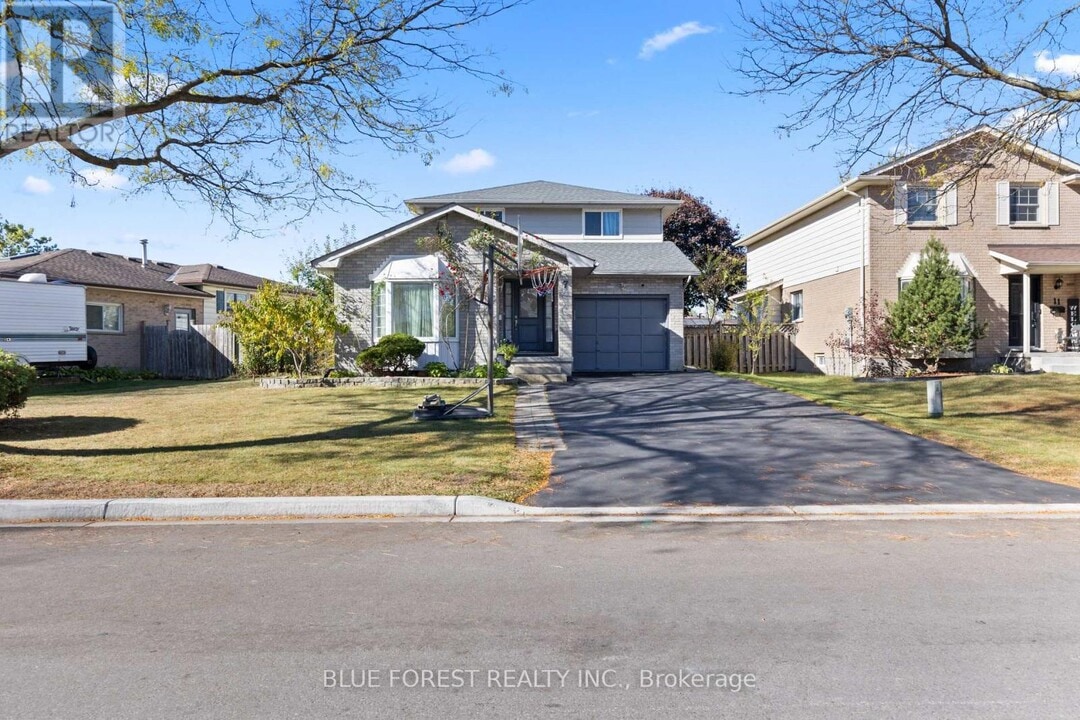 7 Fairchild Crescent in London, ON - Building Photo