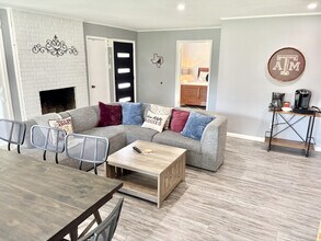 1105 Glade St in College Station, TX - Building Photo - Building Photo