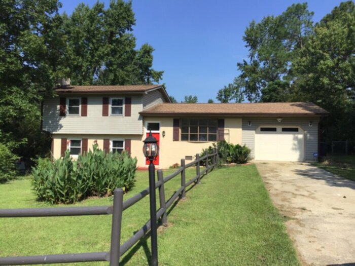 207 Ingleside Dr in Fayetteville, NC - Building Photo