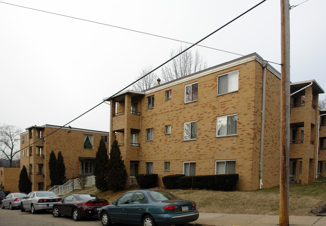 Carol Shamrock Apartments in Pittsburgh, PA - Foto de edificio