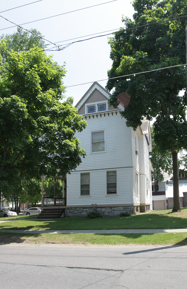 10 Grove Ave in Glens Falls, NY - Building Photo - Building Photo