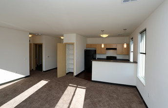 Ingram Place Apartments in Milwaukee, WI - Building Photo - Interior Photo