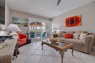 10365 Paradise Blvd, Unit 21 in Treasure Island, FL - Building Photo - Building Photo