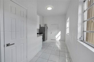 536 NW 25th Ave-Unit -B in Miami, FL - Building Photo - Building Photo