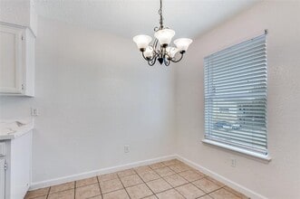215 Roberts Cir in Arlington, TX - Building Photo - Building Photo