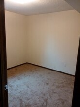8217-8221 Zane Ct N in Minneapolis, MN - Building Photo - Building Photo
