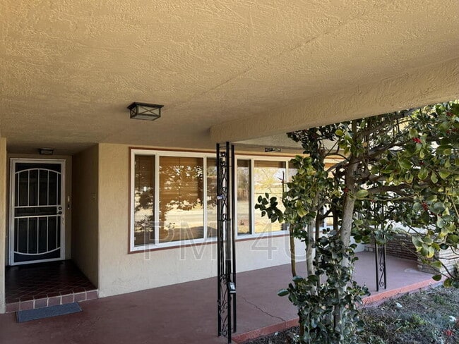 1421 Stanford Dr NE in Albuquerque, NM - Building Photo - Building Photo