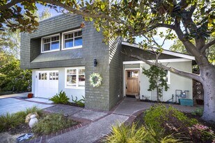 588 Bryson Ave in Palo Alto, CA - Building Photo