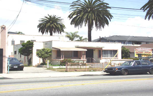 2041 E 10th St in Long Beach, CA - Building Photo - Building Photo