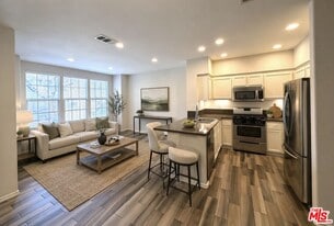 27030 Victoria Ln in Santa Clarita, CA - Building Photo