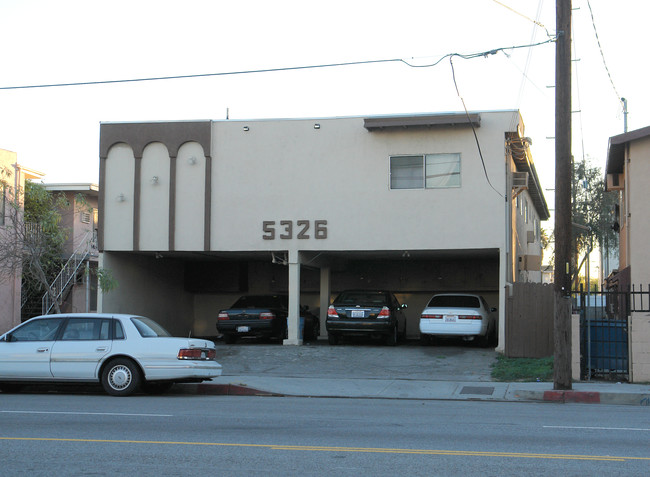 5326 Cahuenga Blvd in North Hollywood, CA - Foto de edificio - Building Photo