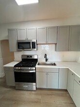 108 Bristol Rd, Unit 1 in Somerville, MA - Foto de edificio - Building Photo