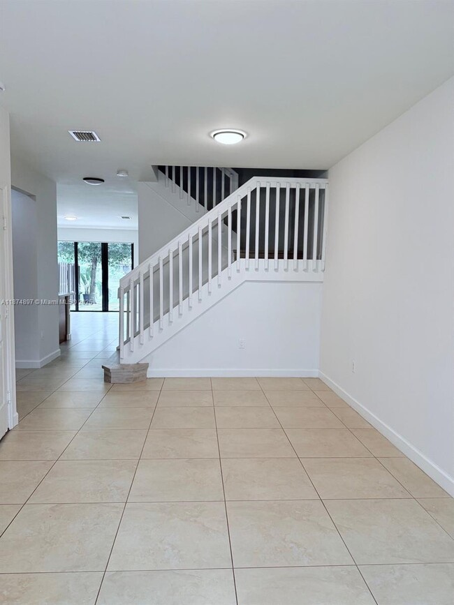 5980 NW 104th Ct in Doral, FL - Building Photo - Building Photo