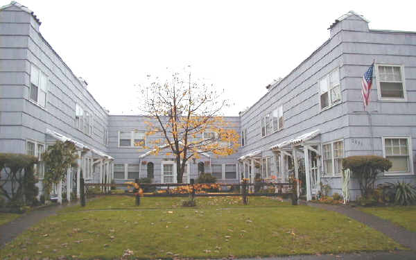 2031 N Watts St in Portland, OR - Foto de edificio - Building Photo
