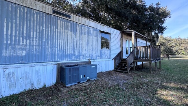 17330 NE 60th St in Williston, FL - Foto de edificio - Building Photo