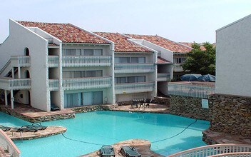 Bella Condo in Kansas City, MO - Foto de edificio - Building Photo