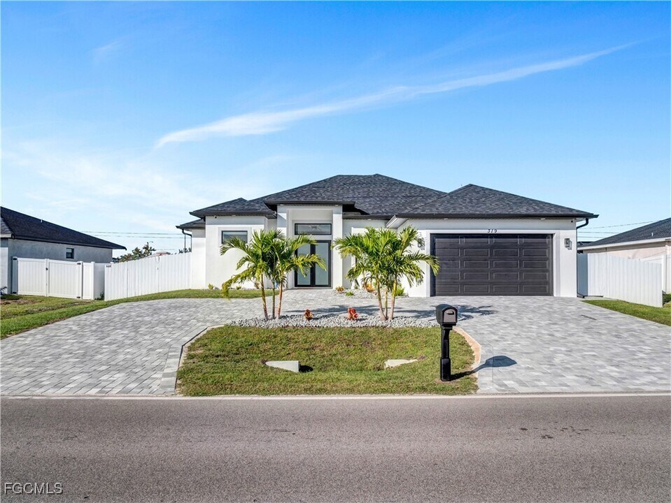319 Tropicana Parkway W in Cape Coral, FL - Building Photo