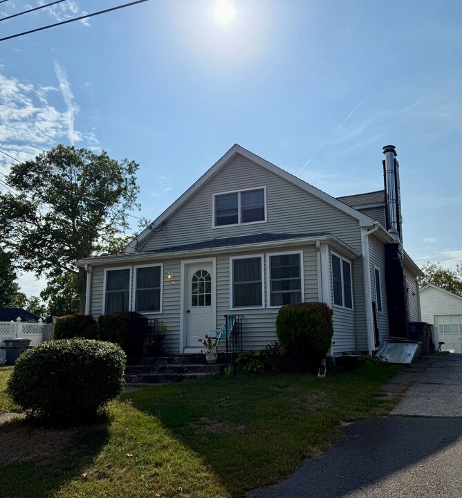 26 Hillcrest Rd in East Lyme, CT - Building Photo