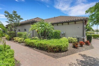 15146 Tolmino St in Naples, FL - Foto de edificio - Building Photo