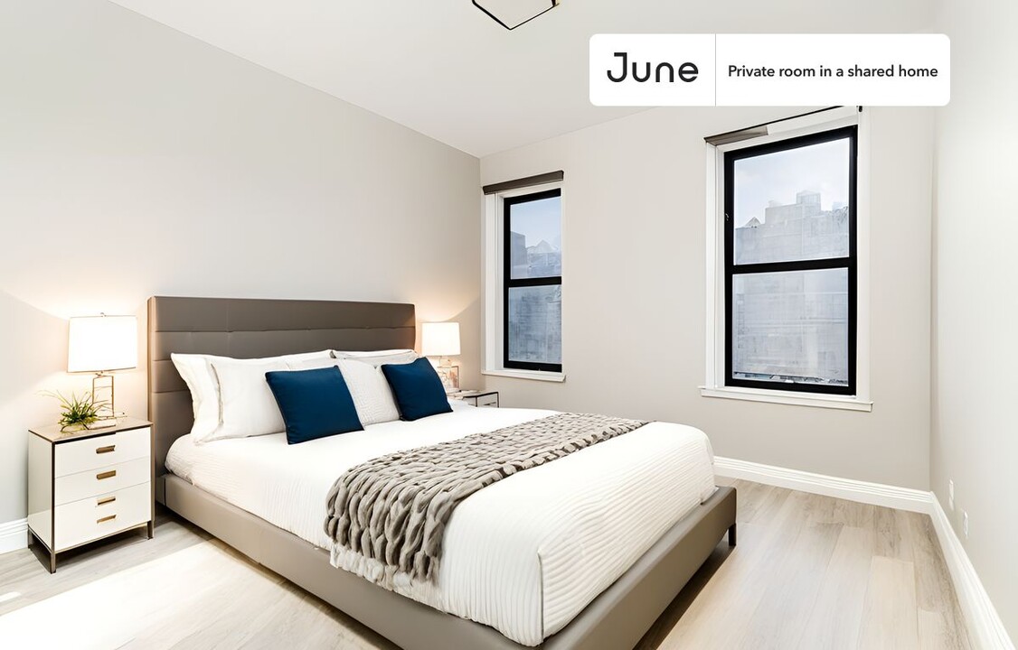 Private bedroom in 4 bed/1 bath Home in New York, NY - Building Photo