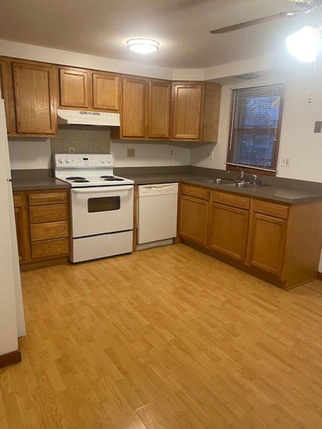 636 Sunflower Dr in Liverpool, NY - Building Photo - Building Photo