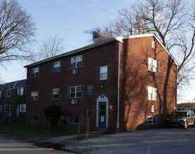 Ravenswood Apartments in Philadelphia, PA - Foto de edificio - Building Photo